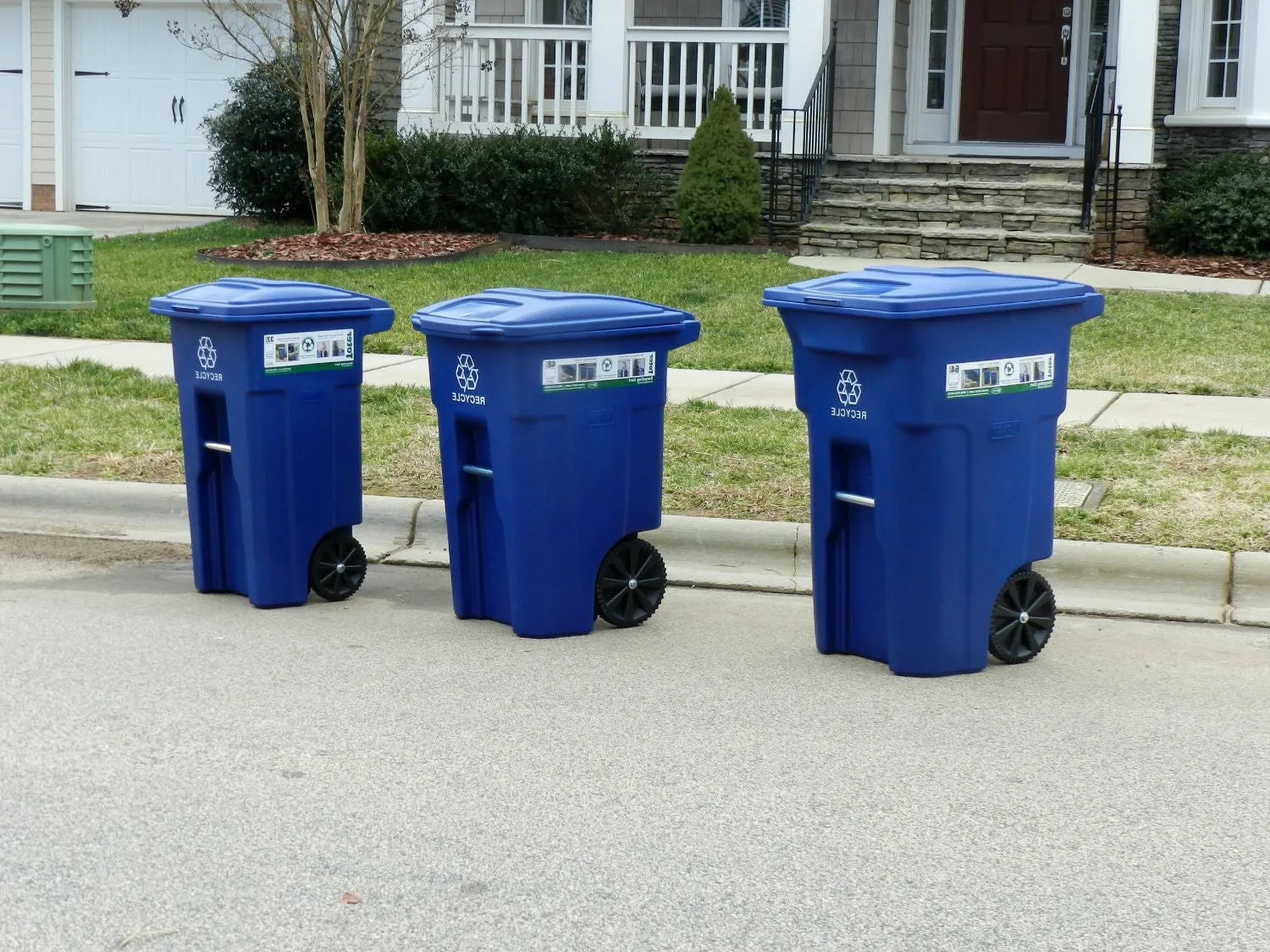 32 Gallon Blue Commercial Heavy-Duty Rollout Recycler Trash Can Container