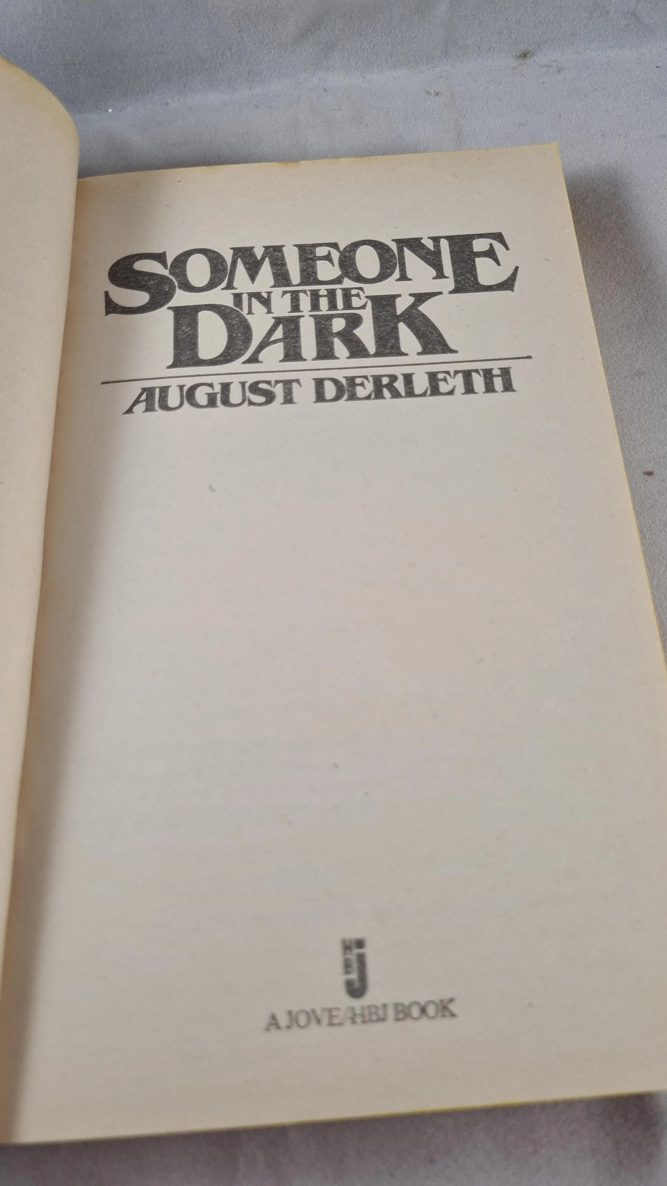 August Derleth - Someone In The Dark, Jove/HBJ, 1978, Paperbacks