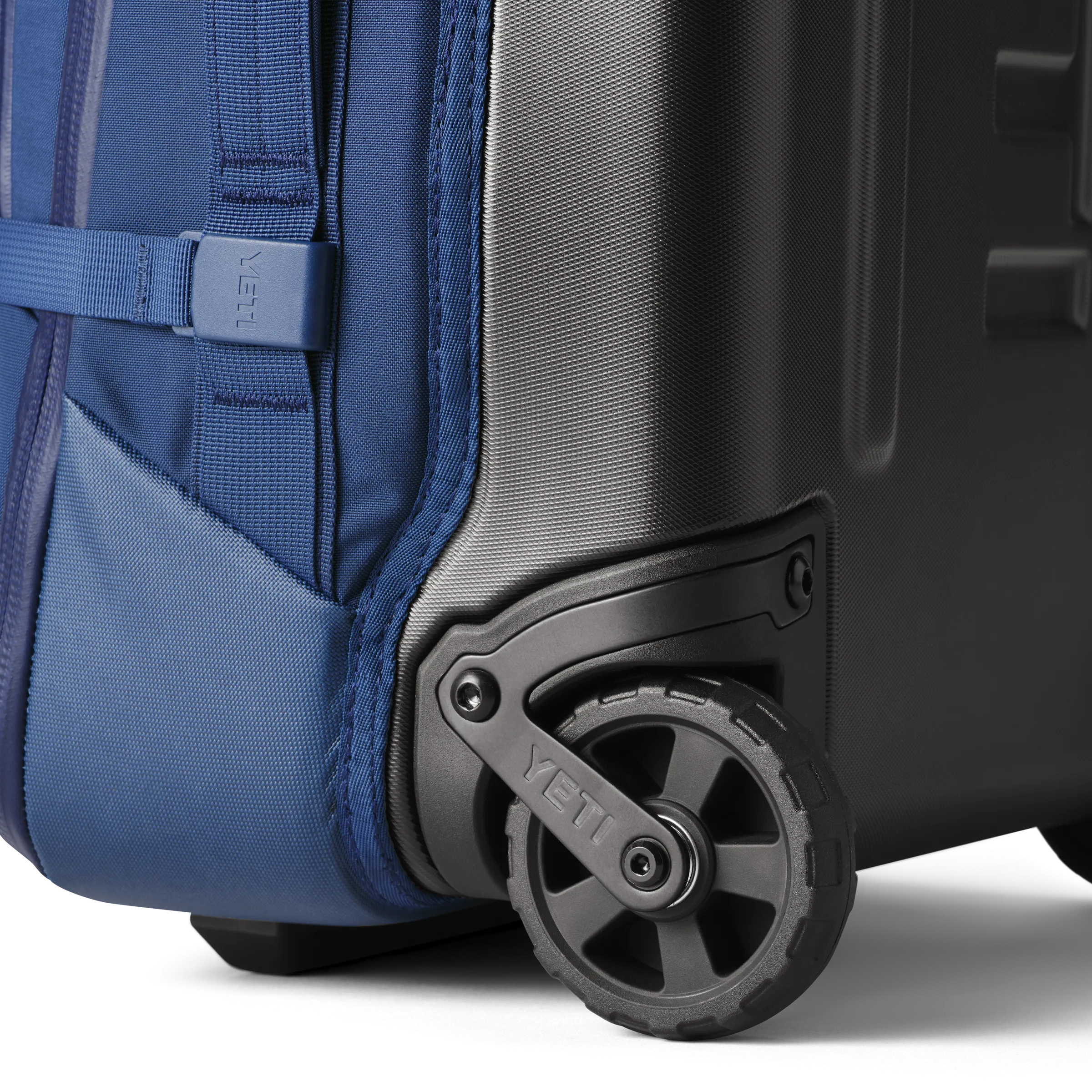 Crossroads® 22" Luggage