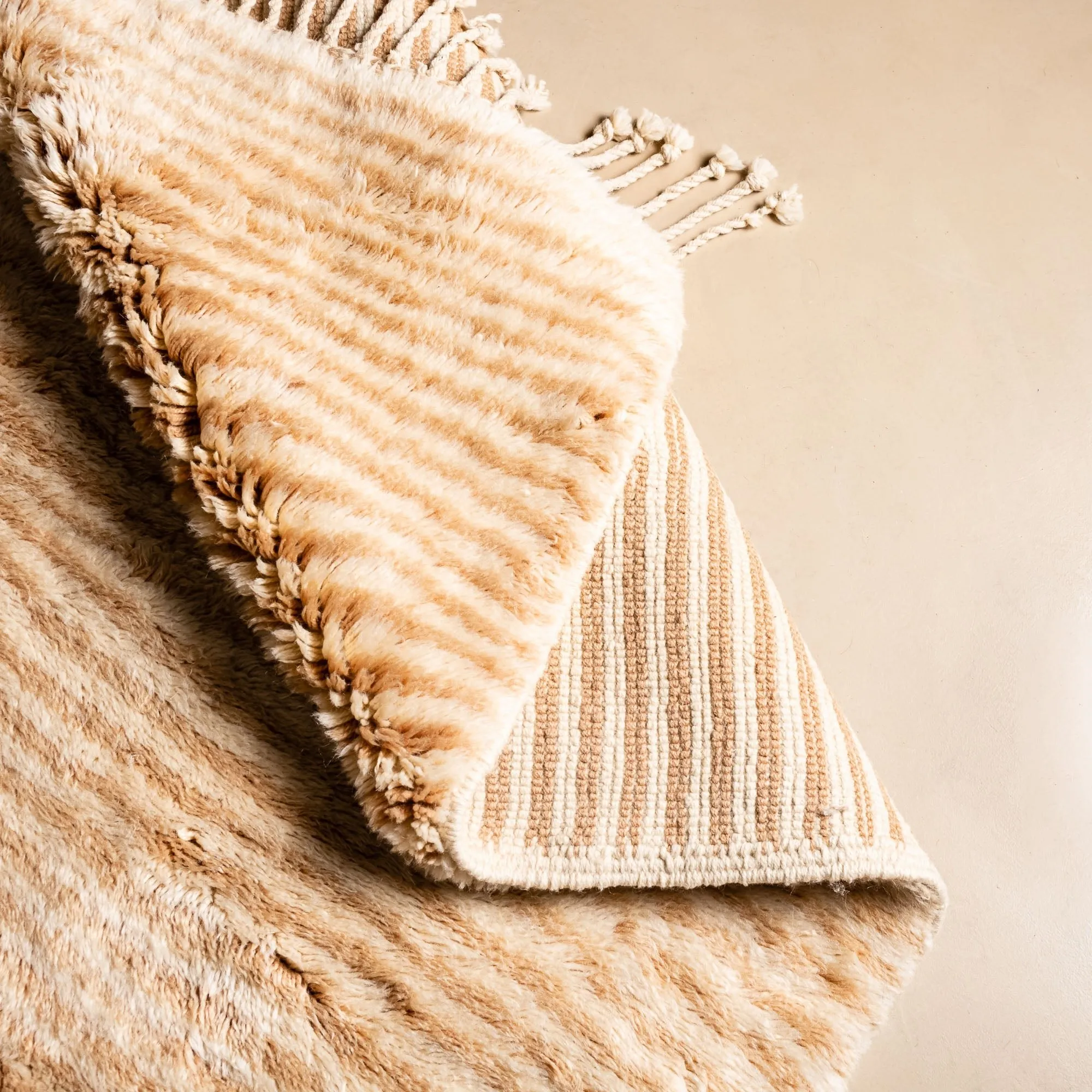 Gravity Center - luxury beni mrirt rug