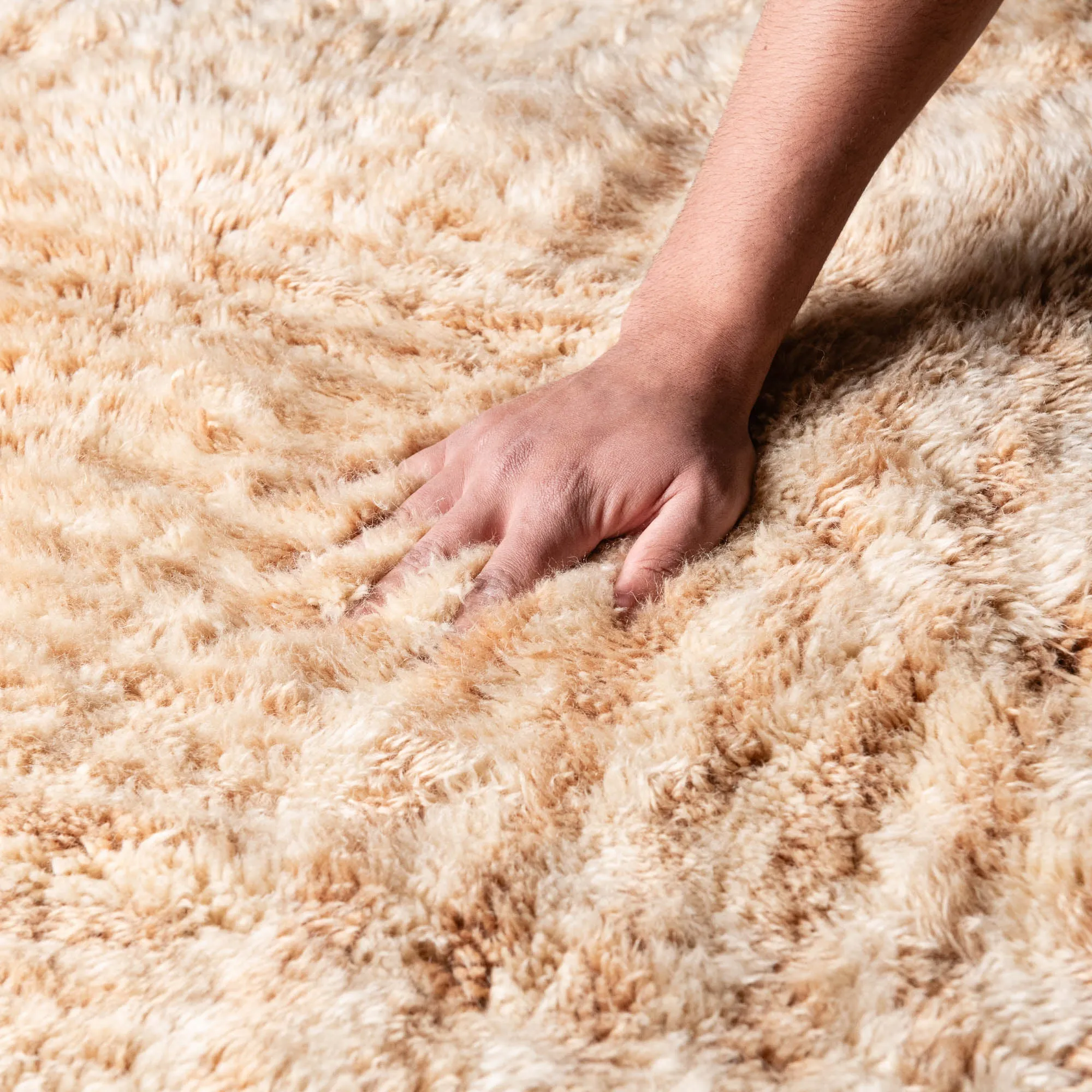 Gravity Center - luxury beni mrirt rug