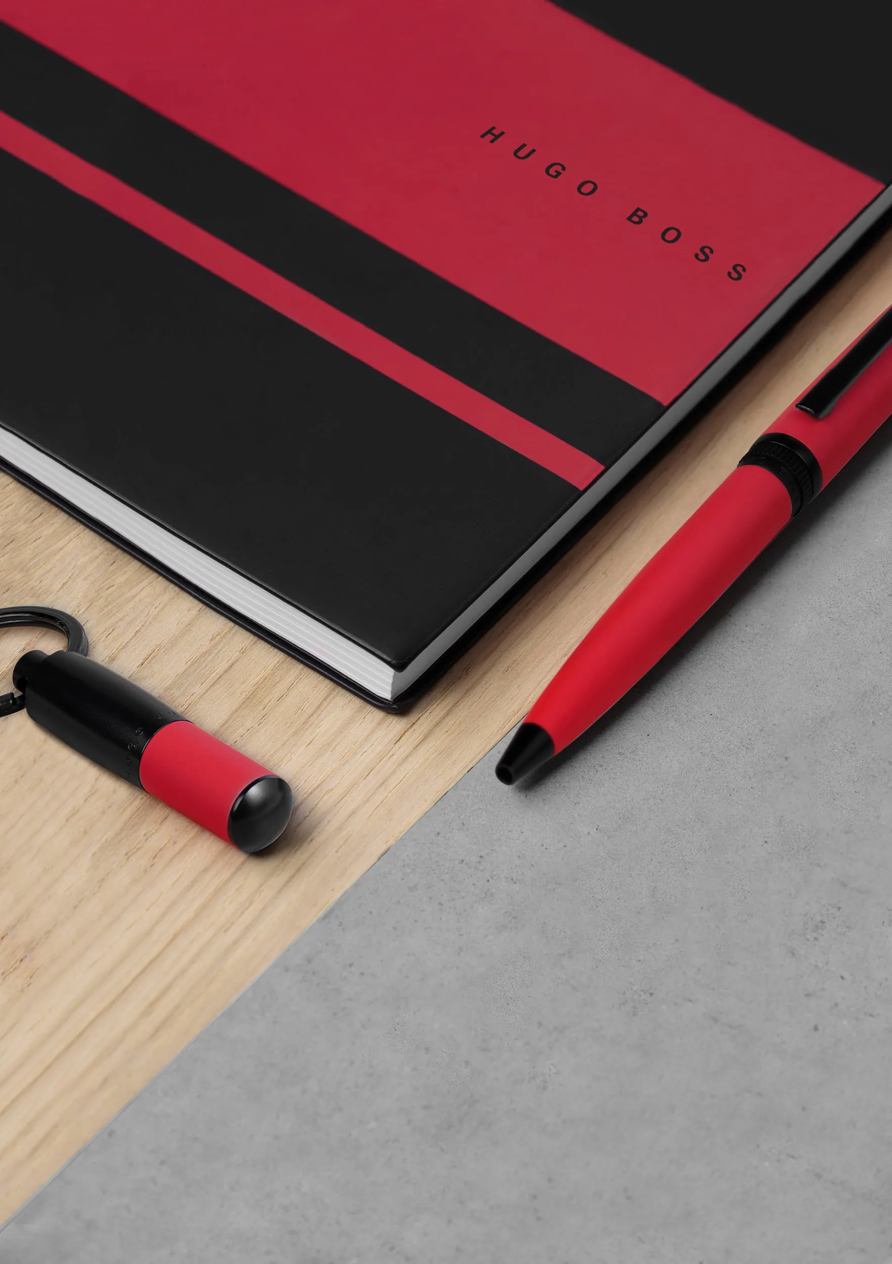 HUGO BOSS HPBHK007P-Set Gear Matrix Red (ballpoint pen, note pad A5 & key ring)
