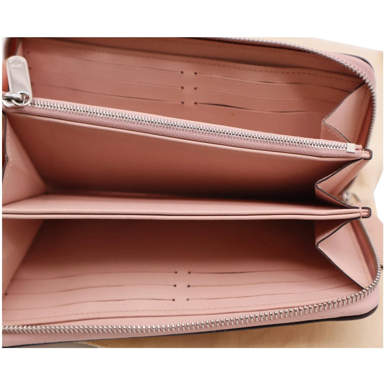 LOUIS VUITTON Mahina Leather Zippy Wallet Magnolia - 20% OFF