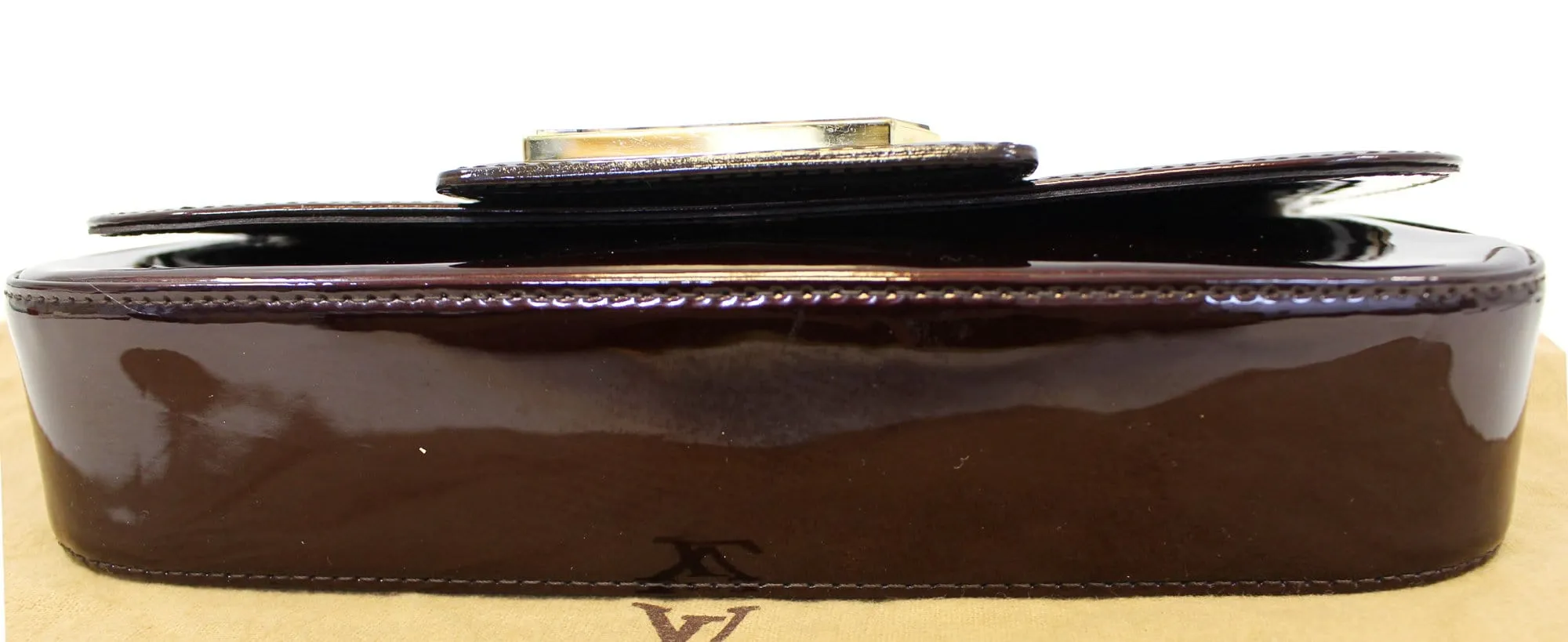 LOUIS VUITTON Sobe Pochette Vernis Rouge Fauviste Clutch Bag
