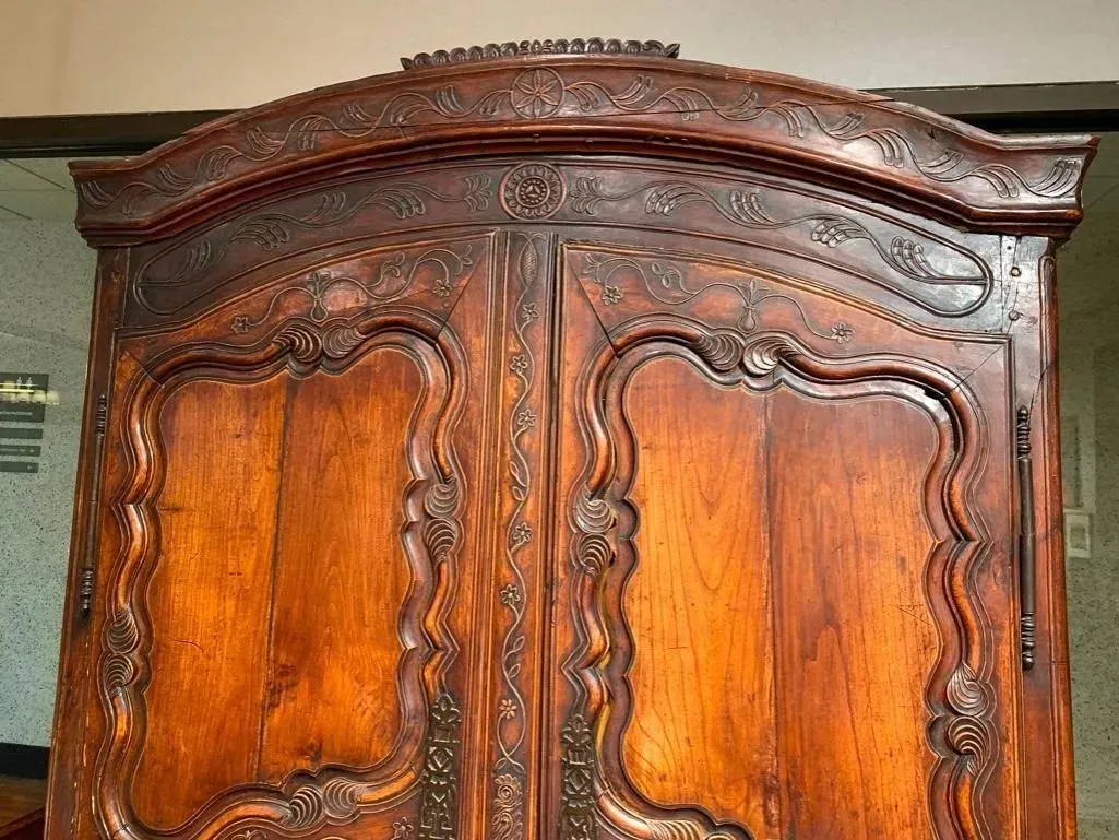 LOVELY 18TH CENTURY FRENCH ARMOIRE