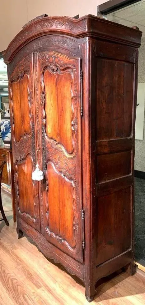 LOVELY 18TH CENTURY FRENCH ARMOIRE
