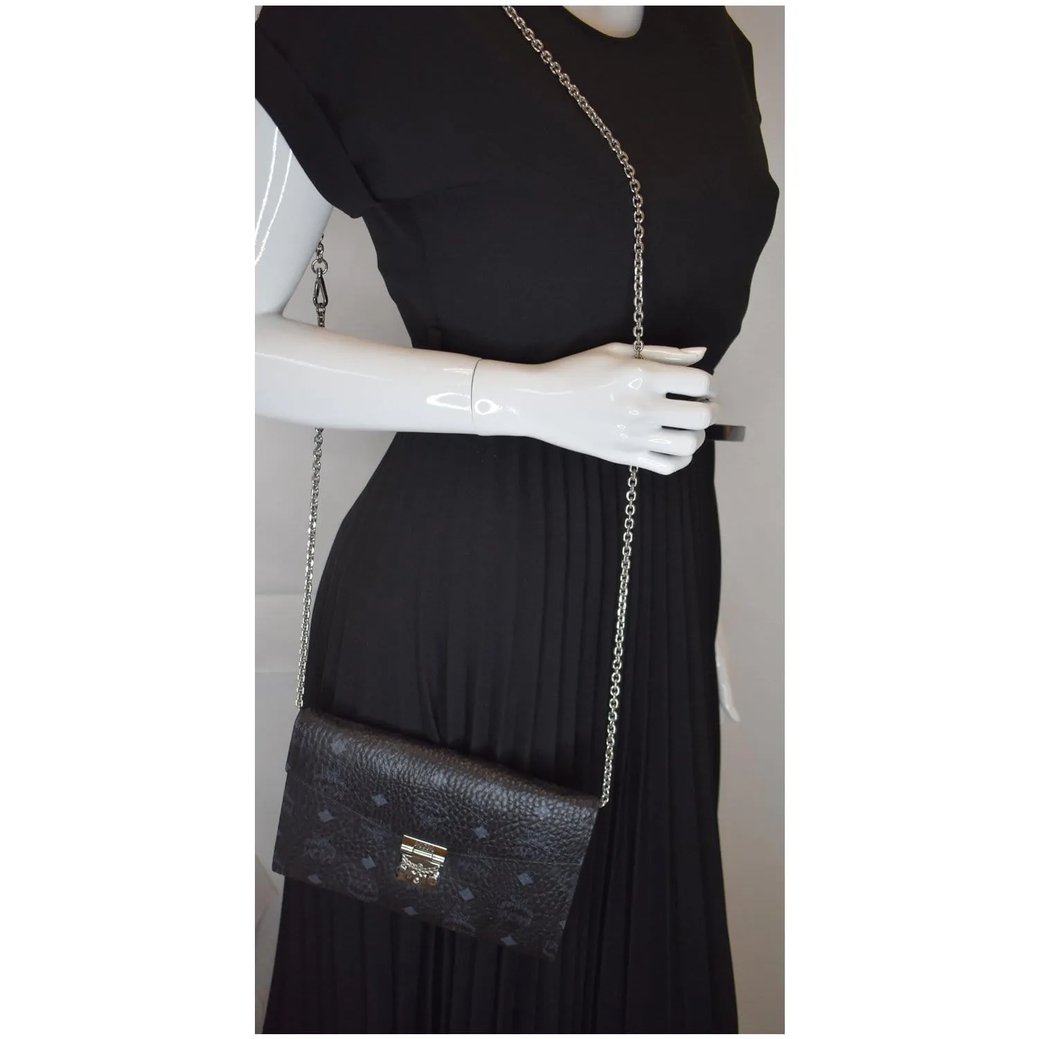 MCM Millie Flap Visetos Wallet On Chain Black