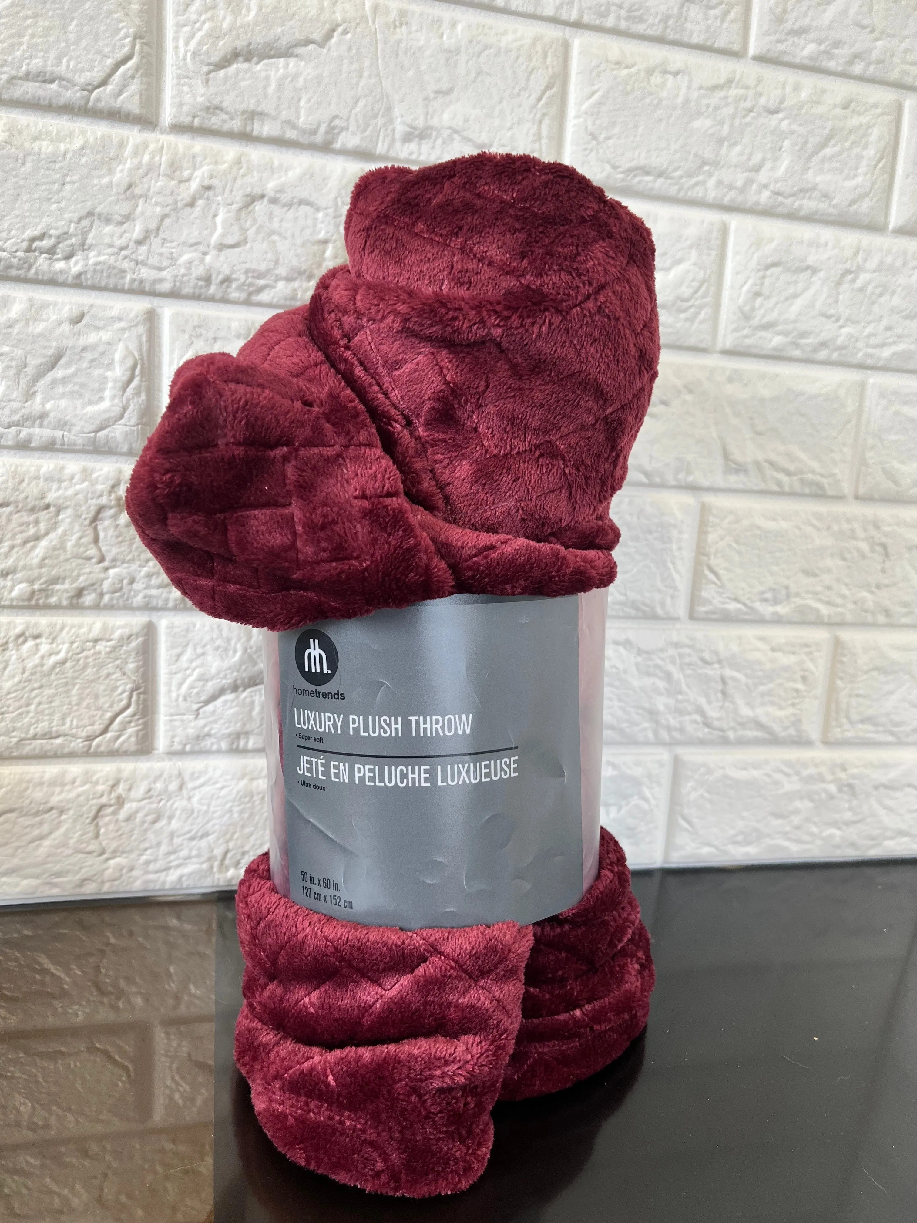 New Hometrends Luxury Plush Throw Blanket in Burgundy, 50X60"