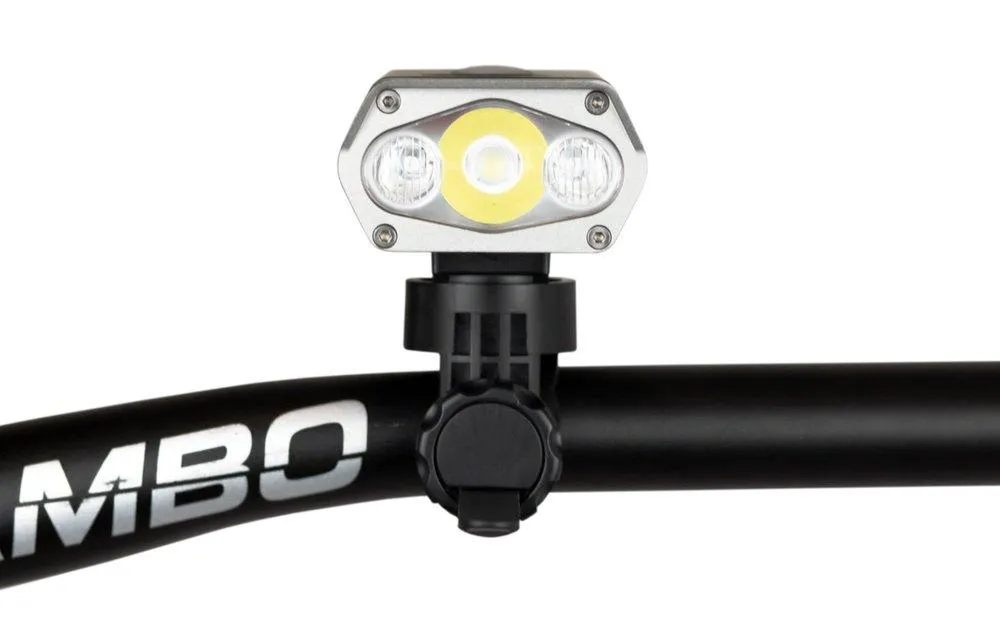PRO HUNTER ULTRA BRIGHT FLASHLIGHT