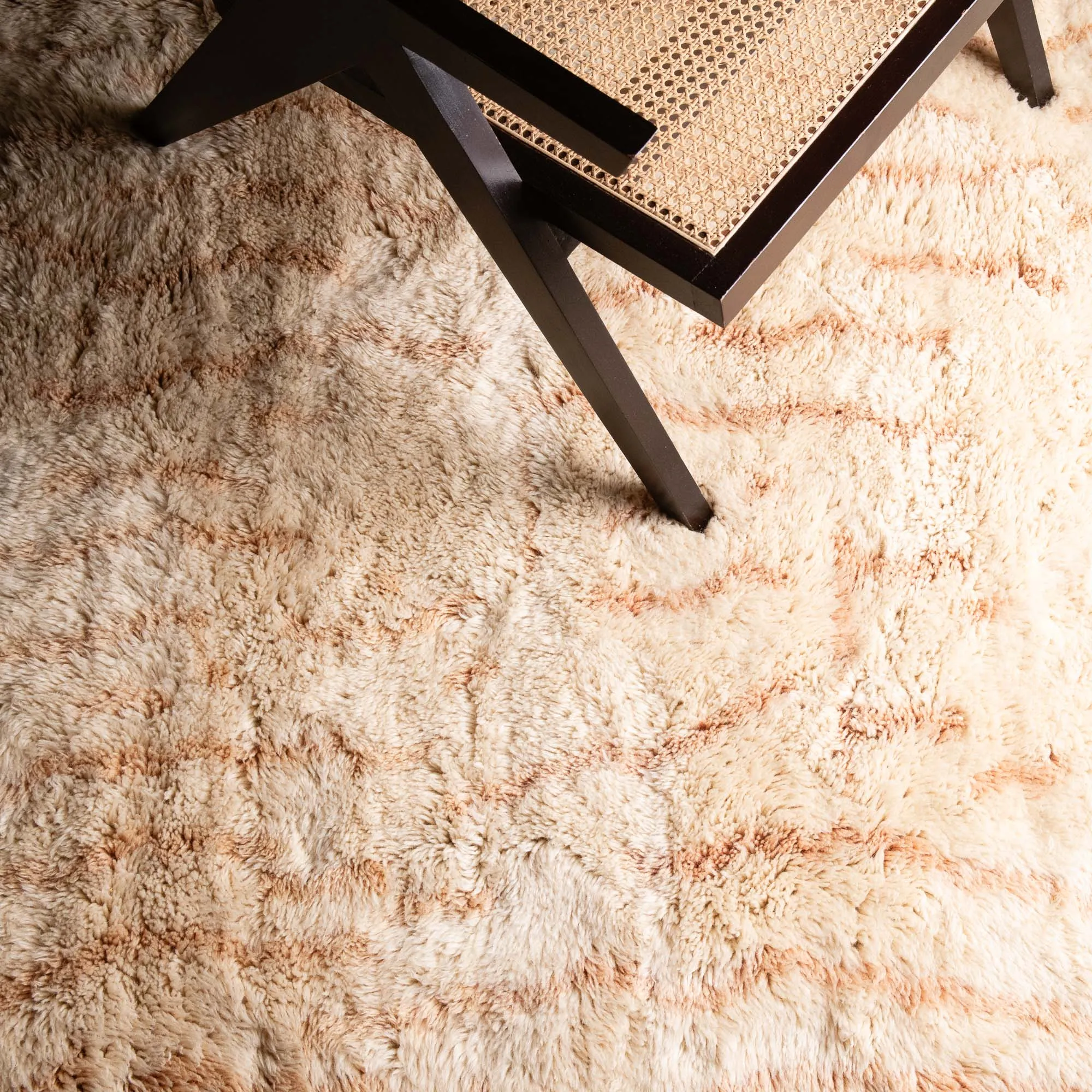 Sandscribe Elegance - luxury beni mrirt rug