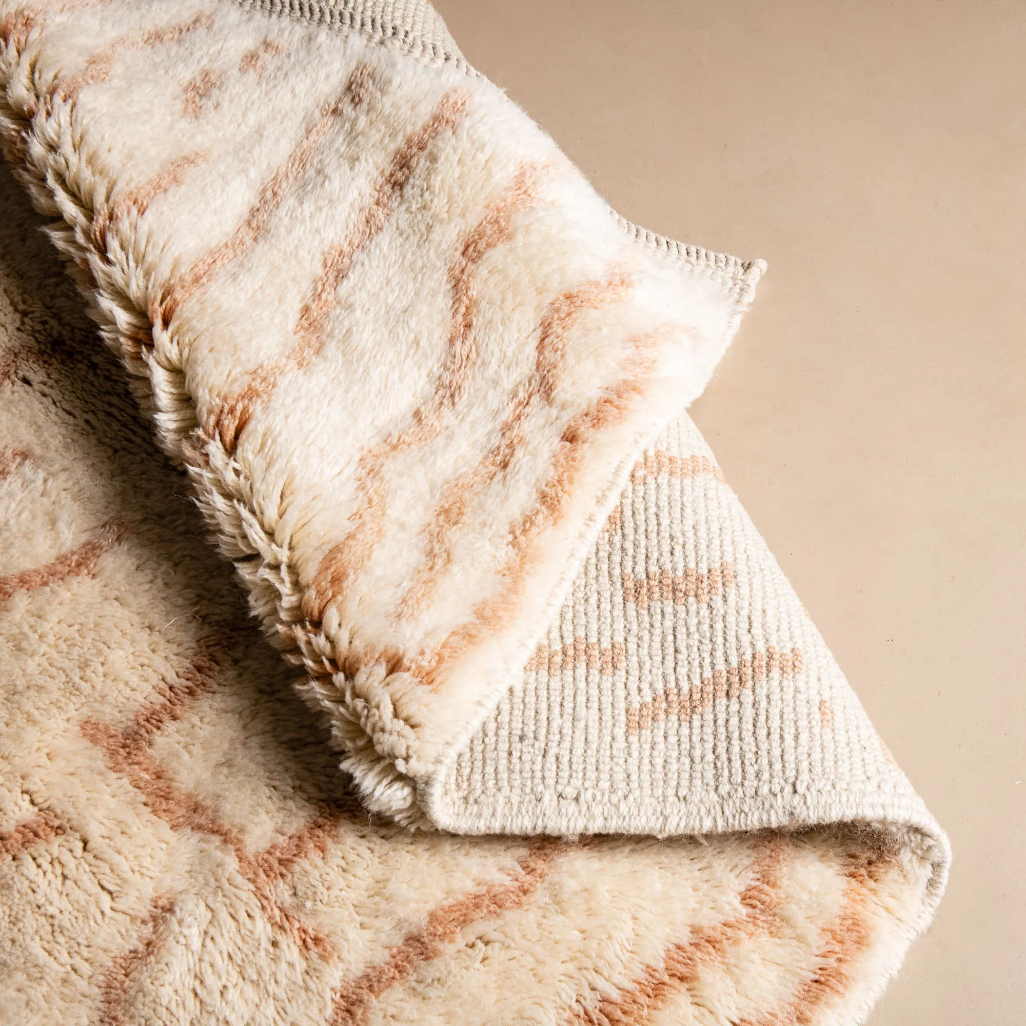 Sandscribe Elegance - luxury beni mrirt rug