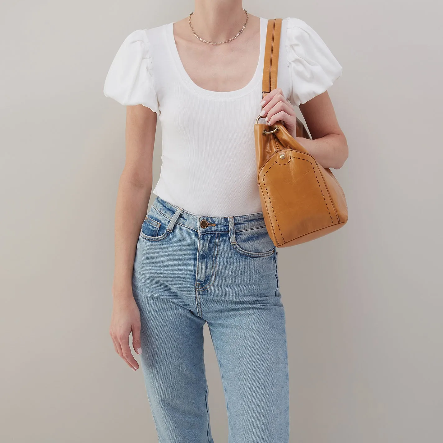 Seneca Shoulder Bag In Polished Leather - Natural
