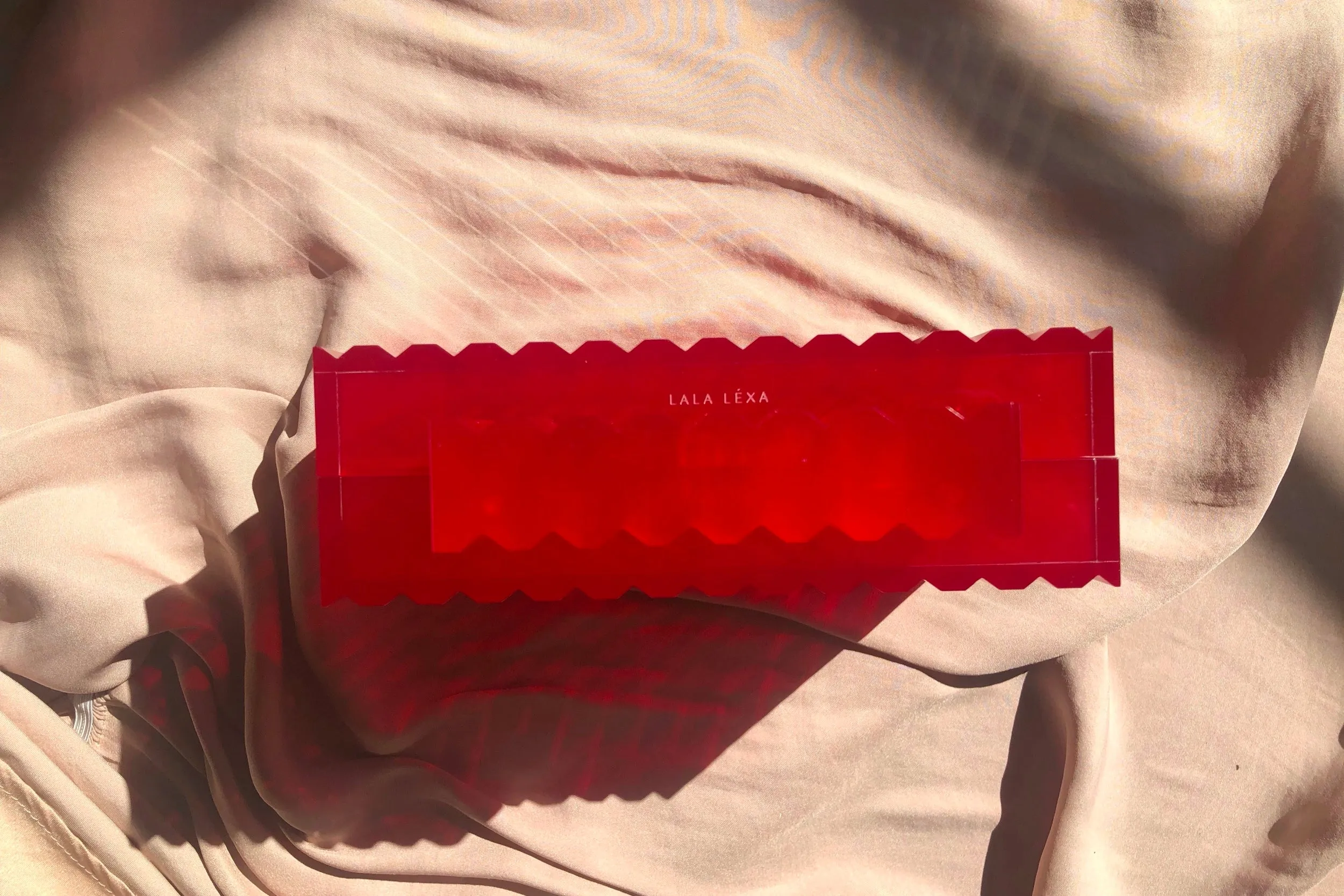 Sima Handle Clutch - Strawberry