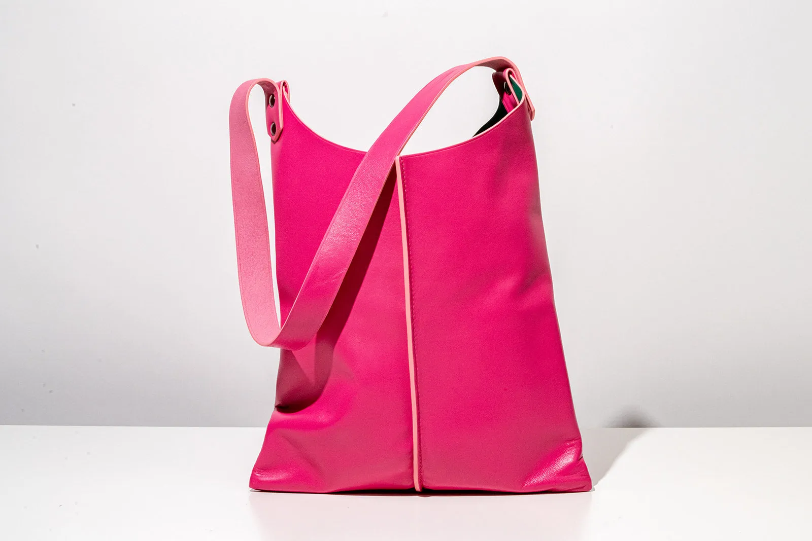Wedge handbag - French lamb leather in Fuchsia pink - Luxury edition *06