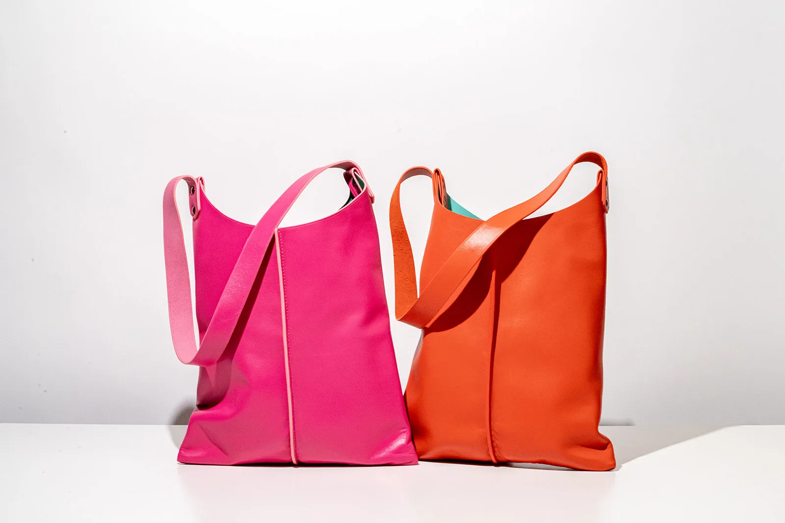 Wedge handbag - French lamb leather in Fuchsia pink - Luxury edition *06