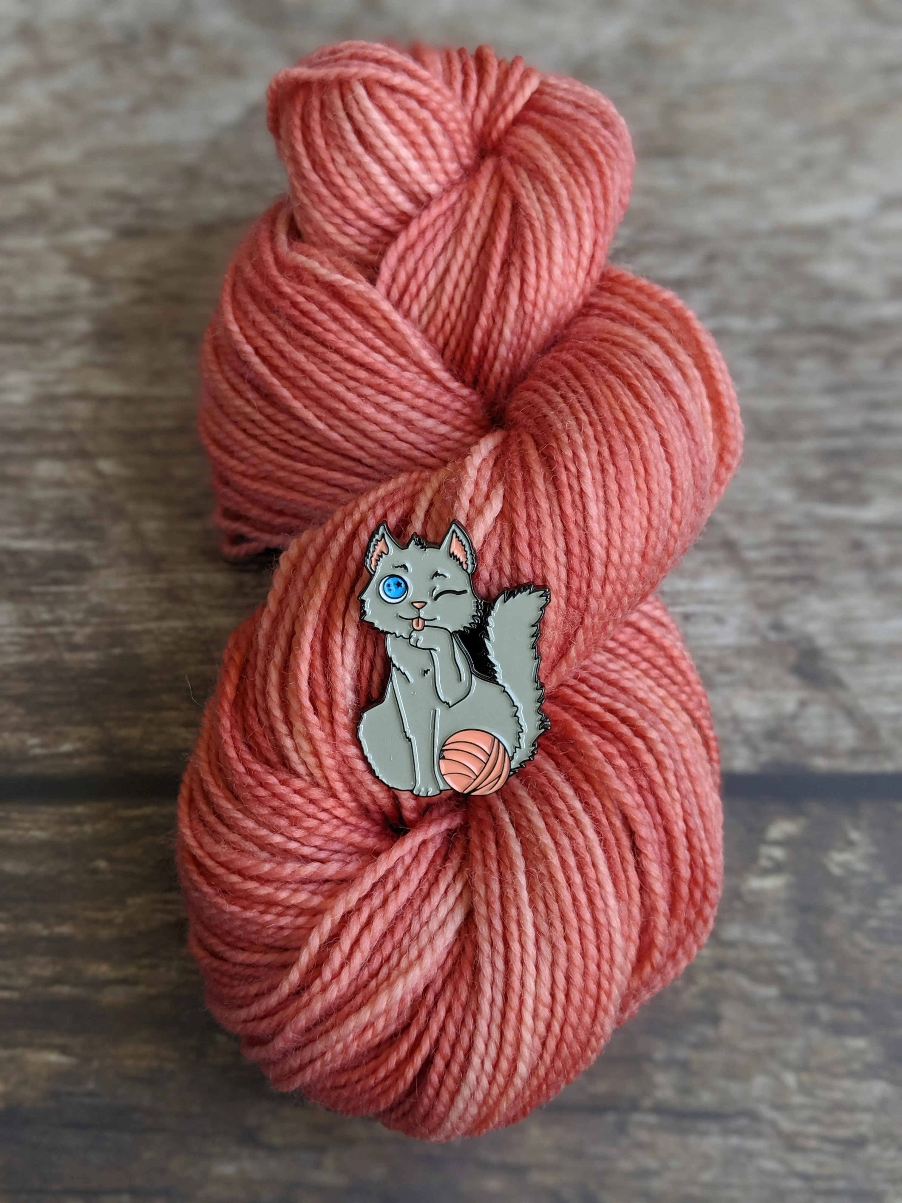Yarn Detangler Cat pin